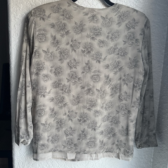 Vintage 90s Silk Liz Claiborne Neutral Floral Button-Up Blouse Petite 8 - Picture 4 of 9